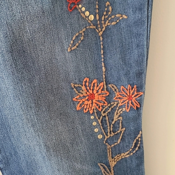 Bandolino Floral Embroidered Boho Hippie Festival Jeans Size 6 - Picture 3 of 6